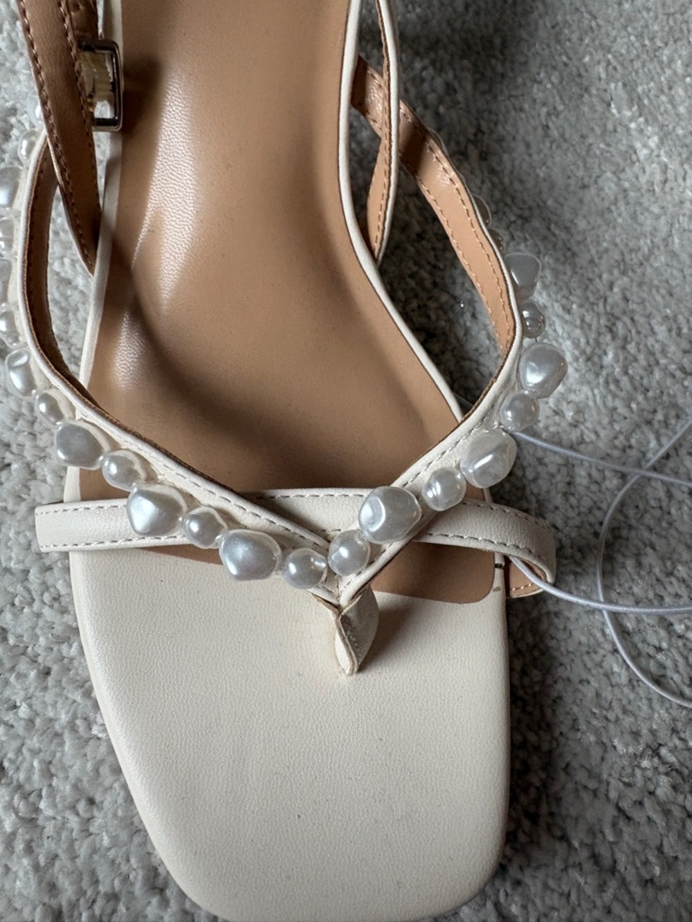 Pearl-Accent cream White Kitten Heels Sandals - size 7.5 NWOT - Picture 2 of 3